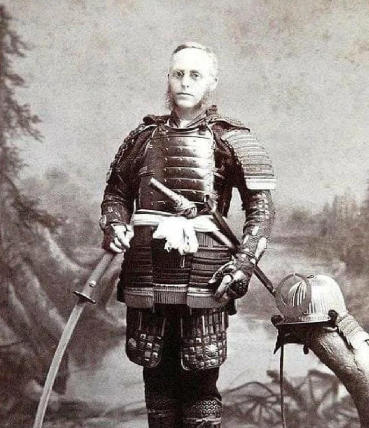 “A western tourist who paid to take a photo with a Samurai armor on (1890). First weeb in history.”